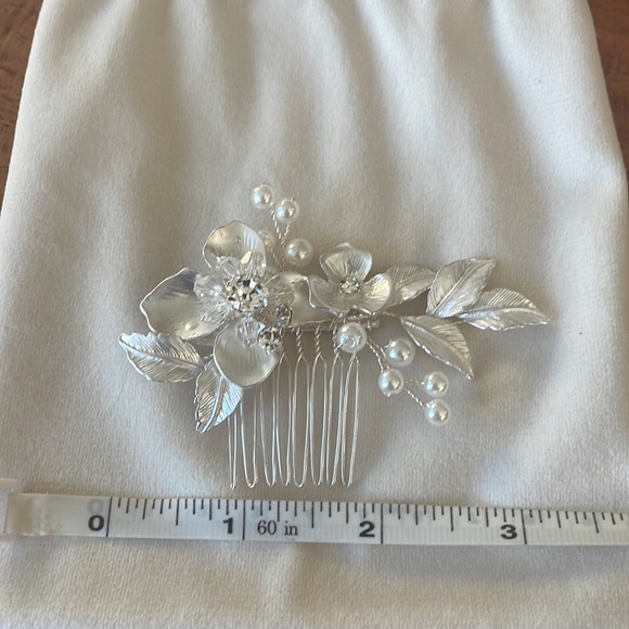 Floral Crystal and Pearl Hair Pin - Picture 6 of 7